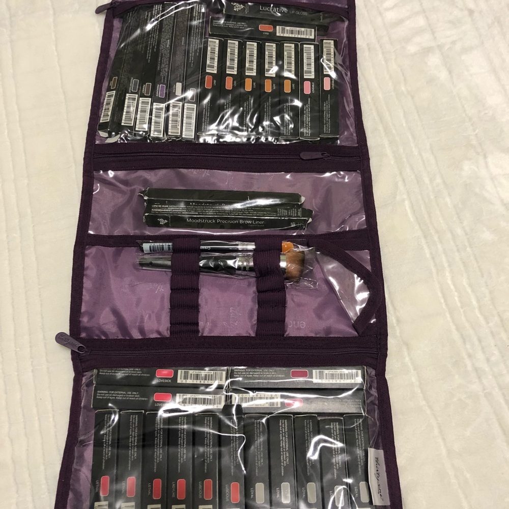 Younique Bundle/ Lot 💜
